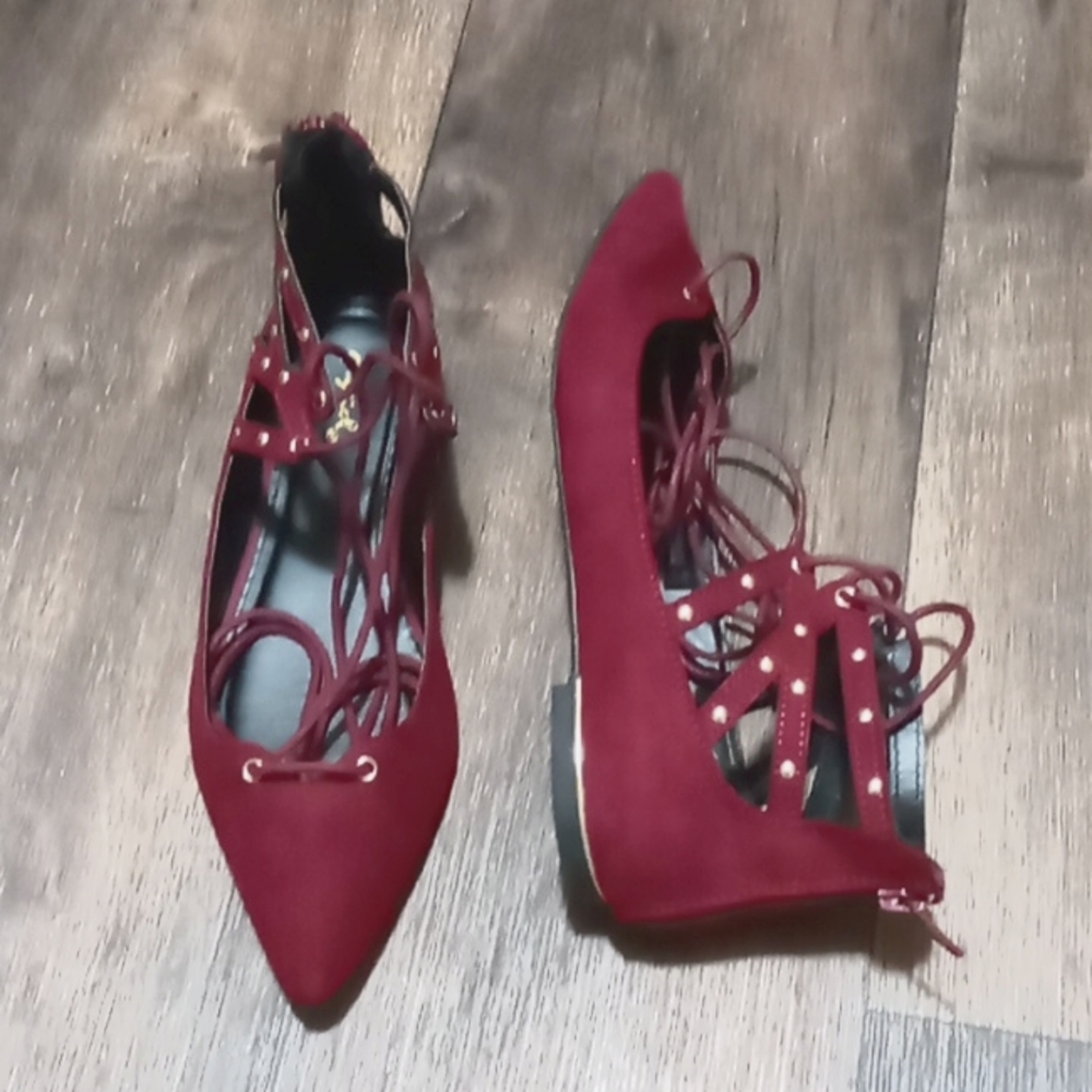 Quipid like new stringup flats size 7